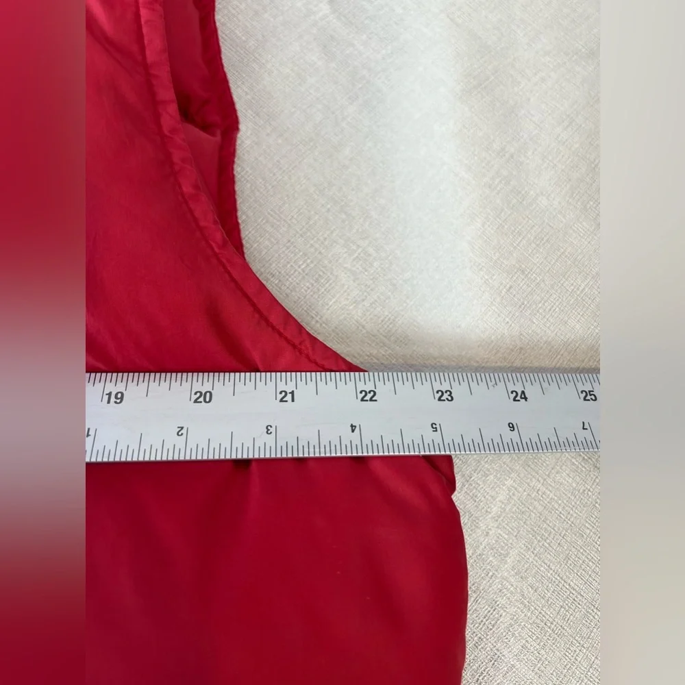 L.L. Bean Red Puffer Vest Size unknown measurement’s in photos - Picture 7 of 10